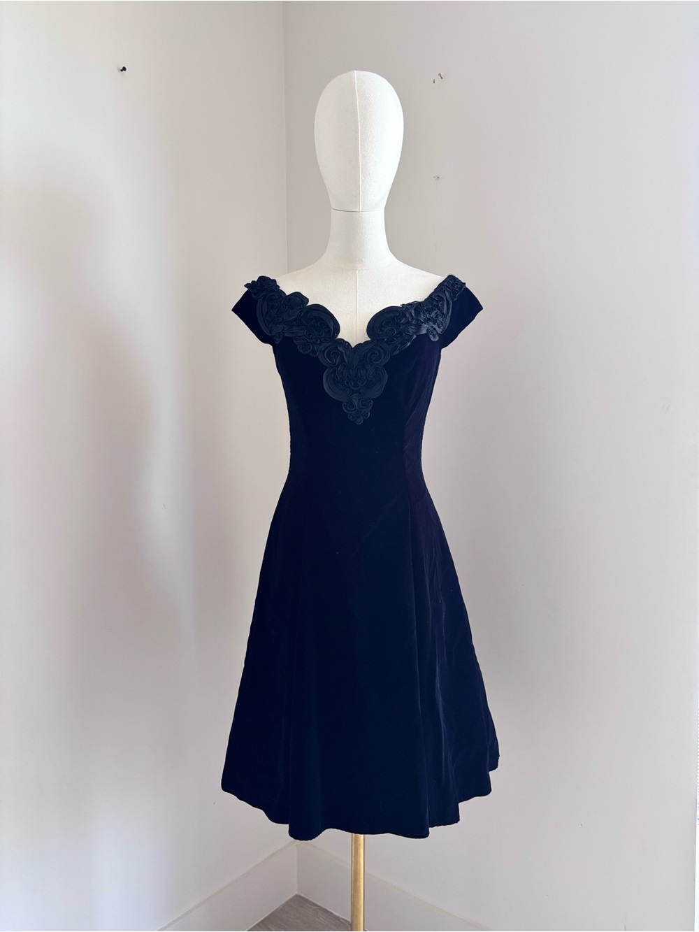 Vintage 90s Niki Originals Black Velvet Off Shoulder Rosette Dress size 4